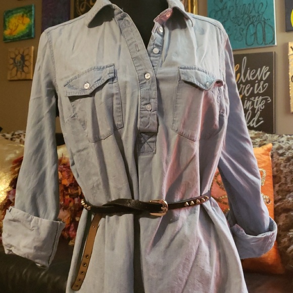 🌟Light Denim Jean Shirt🌟 - Picture 2 of 6